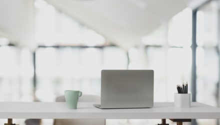 Cómo analizar la industria de tu negocio con el modelo PESTEL Cómo analizar la industria de tu negocio con el modelo PESTEL