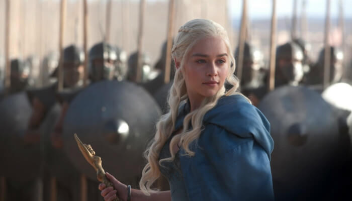 14 personagens de séries que podem ensinar sobre liderança – Parte I, bons líderes Personagem Daenerys Targaryen, de Game of Thrones, representando os bons líderes