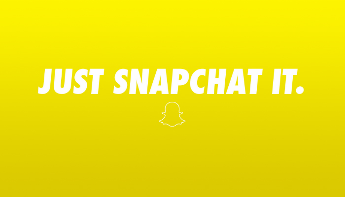 Como utilizar o Snapchat no e-commerce Imagem do logo do Snapchat sobre fundo amarelo com o texto 'Just Snapchat it' escrito