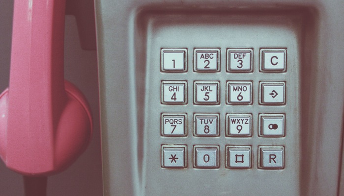 Como tirar mais vantagens de co-marketing e parcerias para promover sua loja virtual Teclado de telefone representa o co-marketing