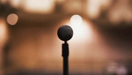 Imagem ilustrativa de: Como abordar um cliente: 10 melhores dicas para vender mais