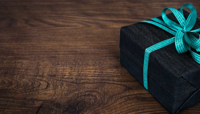 Como obter um diferencial e recompensar os clientes do seu e-commerce Pacote de presente representa o diferencial competitivo