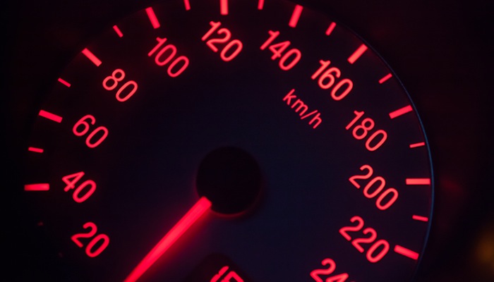 Se você não pode medir, não pode gerenciar: aplicando a teoria de Peter Drucker Velocímetro de carro representa o princípio de medir de Peter Drucker