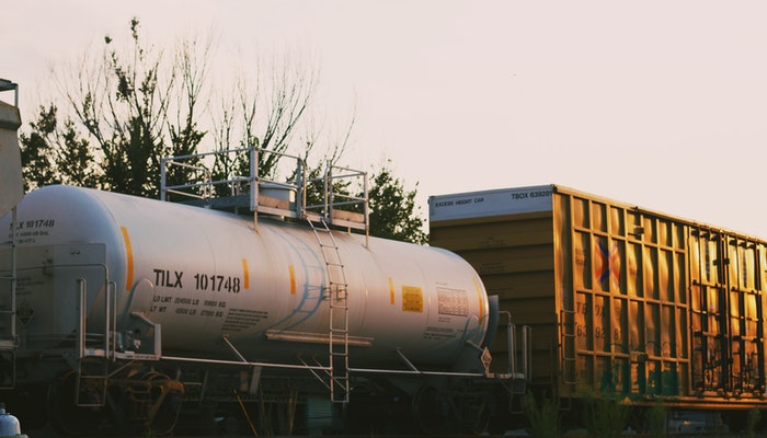 Imagem mostrando um trem de cargas representando a logística de suprimentos.