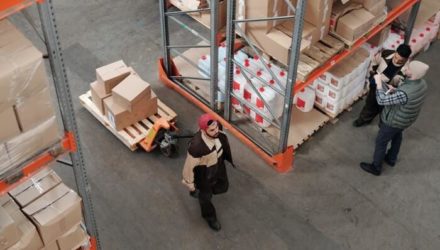 Imagem ilustrativa de: FIFO (PEPS): o que é, como calcular e aplicar no estoque da sua loja?