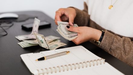 Imagem ilustrativa de: O que é comissão de vendas? Formatos e como calcular