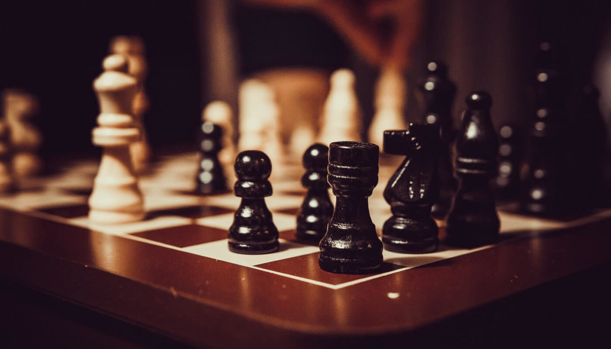 Imagem de um tabuleiro de xadrez representando planejamento estratégico