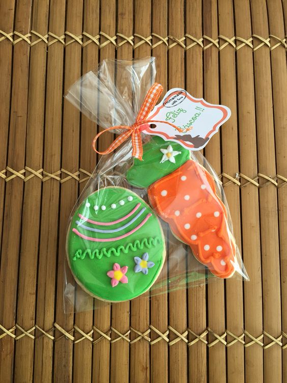 Biscoitos decorados de Páscoa em saquinho