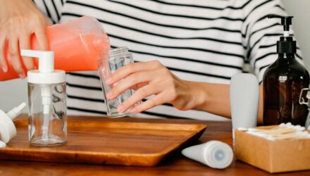 Imagem ilustrativa de: Como fazer sabonete líquido para vender? Receitas de expert