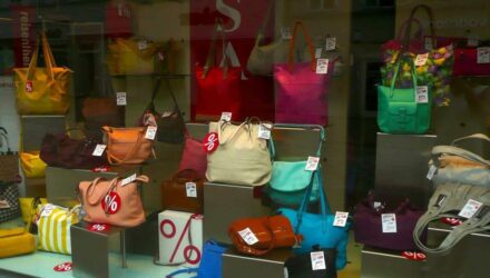 Imagem ilustrativa de: O que é preciso para montar uma loja de bolsas?