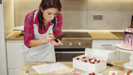 Imagem ilustrativa de: Como tirar fotos de bolos para vender?