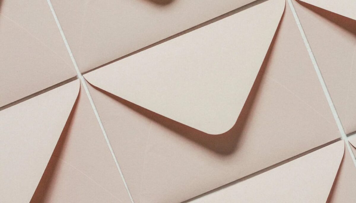 Envelopes agrupados, representando como criar um e-mail personalizado grátis