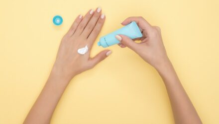 Imagem ilustrativa de: Tudo sobre como fazer creme hidratante para vender