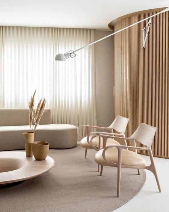 Sala com design minimalista ilustra como montar uma loja de decoração