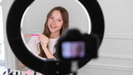 Imagen adjunta: ¿Cómo ser YouTuber y ganar dinero en 2025?