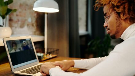 Imagem ilustrativa de: O que faz um consultor de vendas e quando contratar o profissional?