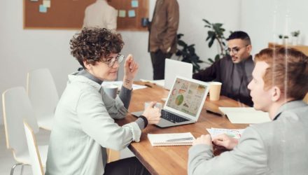 Imagem ilustrativa de: O que é análise RFM e como usar para segmentar clientes?