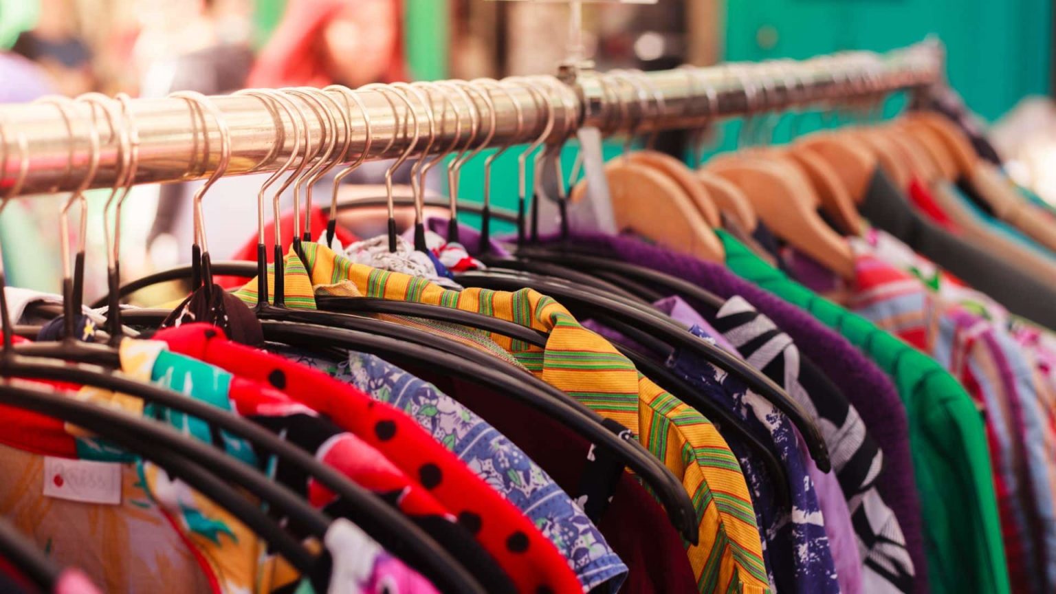 Descubre dónde comprar ropa barata en Medellín para negocio