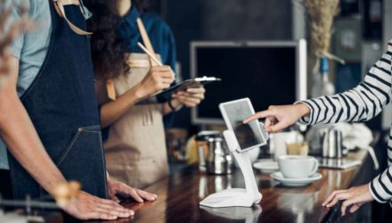 Imagen adjunta: Phygital: ¿qué es y por qué será tendencia de marketing en 2025?