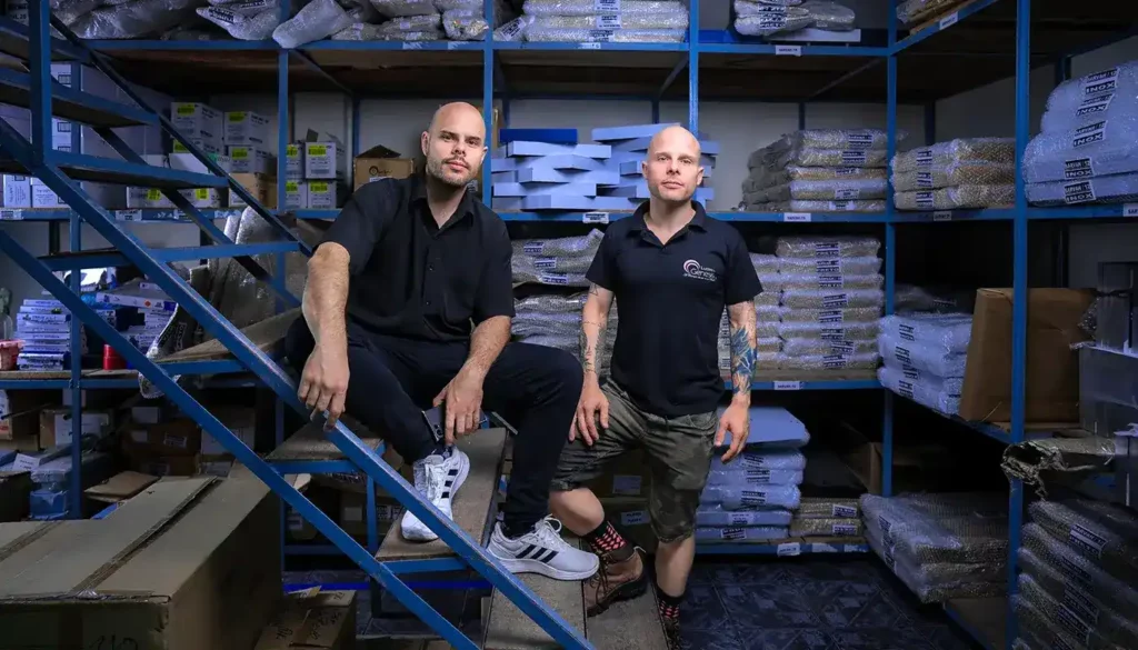 Empreendedores da loja Lustres Gênesis.