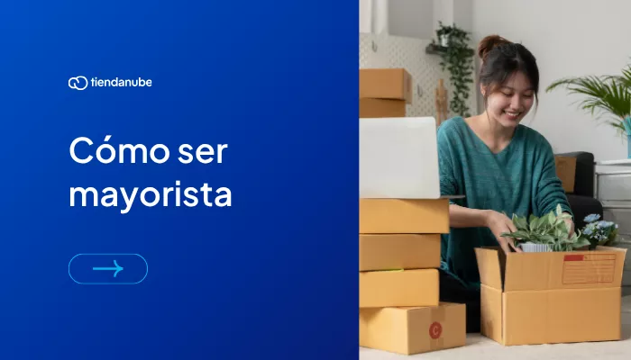 Cómo ser mayorista y por qué la venta al por mayor es buen negocio Ejemplo de cómo ser mayorista con una persona preparando pedidos para su tienda online.