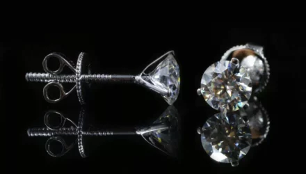 Imagem ilustrativa de: Como tirar fotos de joias: 11 ideias de luz e cenário